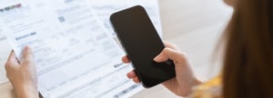 A buyer uses AR automation to complete a B2B transaction.